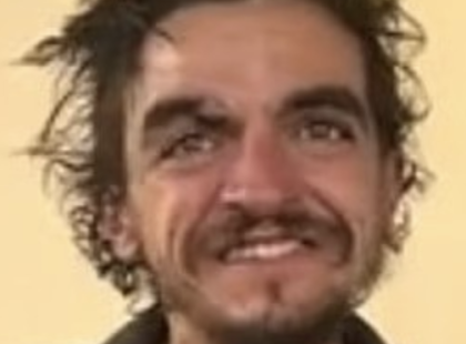 DÖBBENETES FORDULAT! ?? Hajléktalanként találtak rá az egykori gyereksztárra Kaliforniában... ? A 2000-es évek egyik legnépszerűbb ifjúsági sorozatának szereplője felismerhetetlen állapotban bolyong az utcán, miközben egy járókelő kamerája mindent rögzített! ? A felvétel futótűzként terjed a neten, és az egész világot sokkolta! ? ? A videót és a teljes történetet az első hozzászólásban találod! ?