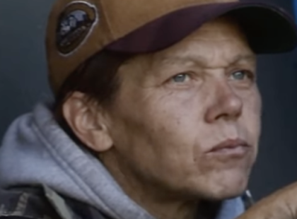 Felismered?? Hajléktalanként találtak rá az egykori színésznőre.. Egykor lélegzetelállító szépségű színésznő és modell volt, aki bárhová lépett, minden szem rászegeződött. ?? Az utóbbi években hajléktalanként él, az utcán, gyakran szemetesekből keres élelmet és ruhát.? ? A videót és a teljes történetet az első hozzászólásban találod! ?