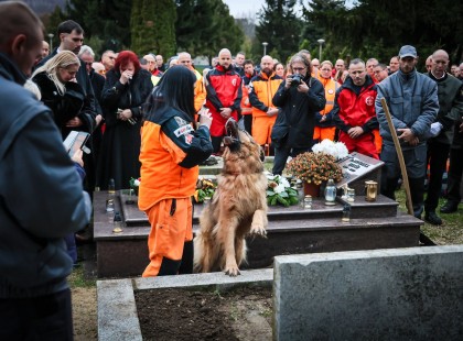 Utolsó útjára kísérték Lehoczki-Spider Lászlót..amit a kutyája tett.. szerencsére levideózták..videó lent