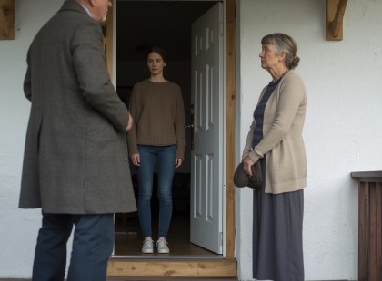 Átléptek a saját lányukon, hogy a terhes húgot mentsék – évekkel később könyörögtek a segítségéért