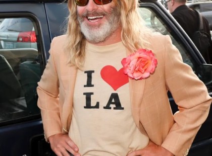 Kitalálod, kiről van szó? ?? A 2000-es években igazi szívtipró volt, amerre csak járt, megőrültek érte a rajongók! ?? Ma viszont sokan alig ismerik fel… ? Mi történhetett ezzel a sztárral, aki egykor a fél világ kedvence volt? ? Az átalakulása szó szerint letaglózó! ?? ?? Nézd meg a fotókat és a teljes történetet az alábbi kiemelt hozzászólásban! ⬇️⬇️⬇️