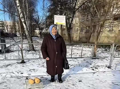 82 éves idős néni árult zöldséget ma a 9. kerületben.. Mikor megkérdeztem tőle, hogy mire lenne szüksége, elmondta, de attól könnybe lábadt a szemem...