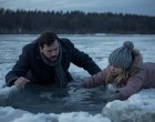 Senki sem segített a jeges vízben vergődő férfin – de akkor a kislány letérdelt a jégre…