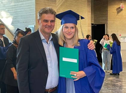 Művészet és üzlet egyszerre – különleges pályát választott Fertőszögi Péter lánya