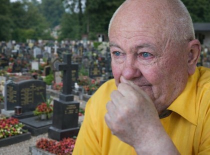 Döbbenetes látvány a temetőben!A temetőben jártunk, még a szó is elakadt bennünk, amikor megláttuk Stadler József különleges sírkövét