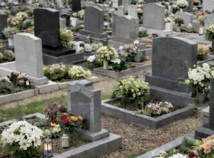 Évtizedes hagyományt tiltottak be ezekben a temetőkben – óriási bírság járhat annak, aki nem tartja be