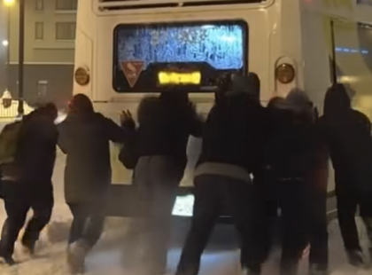 Óriási káoszt okozott a hó a budapesti utakon. ❄️