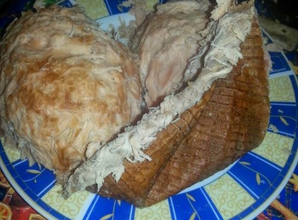 Ma megfőztük a SPAR-ban vásárolt kötözött sonkát..EZ MEG MI?!És ez még nem minden... mert arra, ami benne volt már szavakat sem találok.Valaki járt már így?Több fotó lent ??