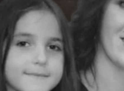 Nagy sebességgel a járdán gázolt az ámokfutó: Anya és lánya meghalt, a kisfiú életéért még küzdenek-200-al küldte a halálba a milliomos csemete a 40 milliós kocsijával a 44 éves nőt..A magyarázatán a sokat látott Rendőrök is csak néztek