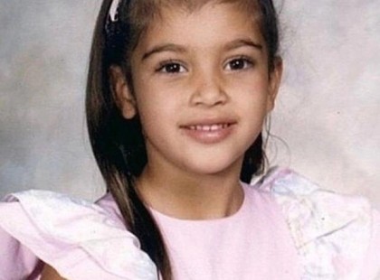 Felismered? Meg tudod mondani, ki ő? ✨? Már kislányként is minden tekintet rászegeződött, ma pedig milliók beszélnek a változásáról. ?⚡ Ha kíváncsi vagy, hogyan fest most, és miért döbbent meg mindenkit az átalakulása, nézz le a legfelső kommenthez! ?? Ott felfedjük a személyét – és azt a hihetetlen utat, amit bejárt! ?????