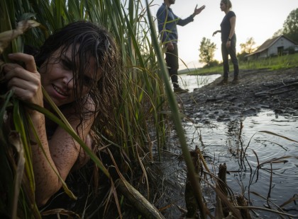 A férje és a legjobb barátnője azt hitte, meghalt – amit a nádasból hallott, országos botrányt robbantott ki