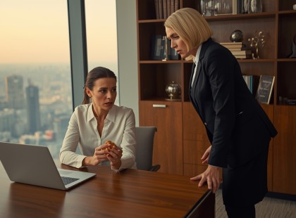 Kirúgta, mert evett az irodában – másnap őt nem engedték be az épületbe