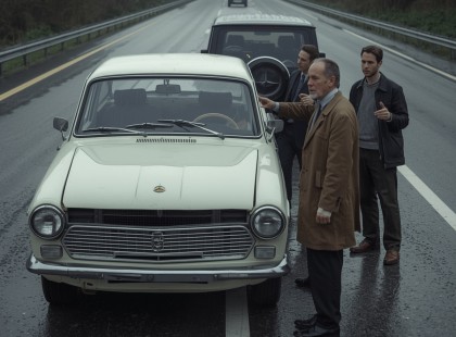 Bevágtak az idős férfi elé, balesetet okoztak, pénzt követeltek – aztán megérkezett valaki, akire egyáltalán nem számítottak