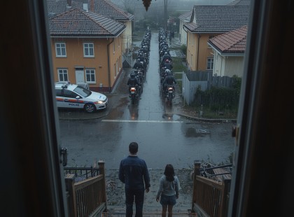 A szomszédok rendőrt hívtak a motorosokra – de amikor a kislány kilépett a házból, mindenki elsírta magát