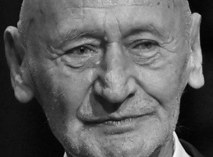 1 perce érkezett! Ma reggel jött a hír Reviczky Gáborról :Gyertyát is gyújtottak. Rengetegen küldik most jókívánságaikat.