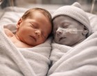 Halottnak hitt csecsemőt tettek a testvére mellé… ami ezután történt, mindenkit megrázott