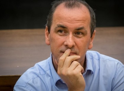 A magyar orvos, akinek táncát az egész világ nézi