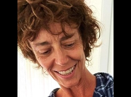 Ma már alig ismerik fel azt a színésznőt, akit valaha a világ egyik legelbűvölőbb szépségeként ünnepeltek❗️❗️?? 1983-ban őt tartották a legszebb színésznőnek, de az idő a legkáprázatosabb nőkkel sem bánik kesztyűs kézzel.?? A 67 éves sztár rajongói szomorúan idézik fel egykori varázsát.? Te felismernéd a 80-as évek bálványát a legfrissebb fotóján??‍♂️? Tudd meg, kiről van szó, és nézd meg a sztár fiatalkori képeit az alábbi kommentek között!⬇️⬇️⬇️