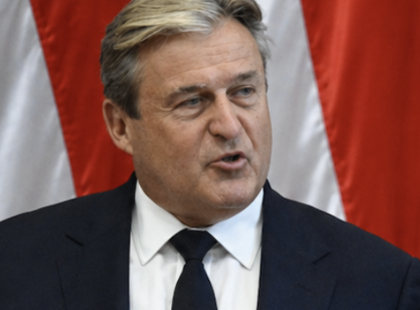 Kapitány István első döntése: ez várhat azokra akik 625 ezer forint alatt keresnek