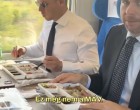 Magyar Péter és Vitézy Dávid ebben a videóban megmutatta, milyen fantasztikus ételeket szolgálnak fel a lengyel vasúton! Ez nagyon nem a MÁV! Íme a videó! A felvételt a hozzászólásoknál láthatod.