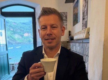 Ezt nézd!Őrület, kivel fotózták le Magyar Péter legkisebb fiát, Mikit! Örök élmény lesz számára, az biztos! Íme a különleges kép! A felvételt a hozzászólásoknál láthatod.