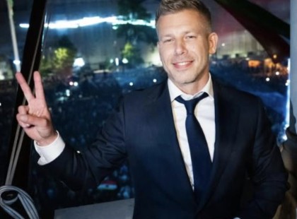 Levideózták, hogyan gratulált Magyar Péternek az édesanyja! A jelenet egyszerre volt vicces és megható, íme: