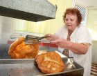 Ennél a balatoni lángososnál ezt a kiírást tették ki, a turisták fele majdnem padlót fogott!