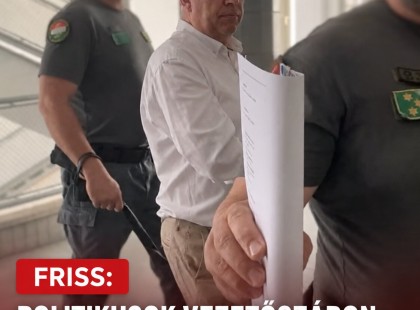 ⏰ITT AZ IDŐ: POLITIKUSOK VEZETŐSZÁRON:Kamera előtt vitték vezetőszáron bíróságra az egykori fideszes polgármestert