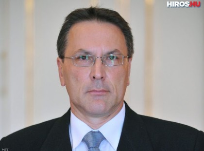 Ezért dobhatta el az életét, Dr Nánási László Főügyész. Kiderült, hogy miért tette