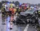 óriási tragédia : egy ember meghalt, 33 sérüléses baleset történt