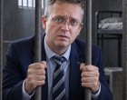 Hankó Balázsnak a beszámoló szerint a kecskeméti börtön jutott éjszakai szállásul – az Orbán-kormány egykori miniszterének kihallgatása már megkezdődött, és itt a válaszadást aligha lehet annyival elintézni, hogy „következő kérdés”.