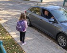 Autójába hívta a kislányt egy idegen férfi Bicskén – a gyerek sírva menekült az iskolába, a szülők feljelentést tettek