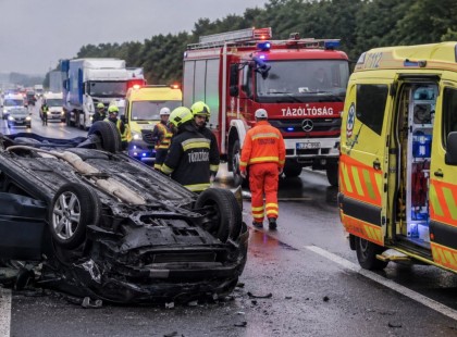 1 PERCE ÉRKEZETT:Hatalmas baleset ! Közel5km-es a torlódás A helyszínelés jelenleg is tart, a torlódás közel 5kilométeres.