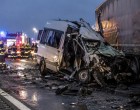 Kilenc halálos áldozata van az M1-es tragédiának – meghalt a kisbusz 47 éves sofőrje is