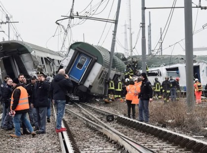 Dráma a Délinél: Kisiklott egy mozdony, teljesen megbénult a vonatforgalom! Cikk a hozzászólásoknál olvasható!