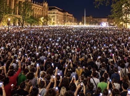Ellepték az emberek a Kossuth teret - Utcára vonultak Budapesten, miután...Döbbenet ami történik
