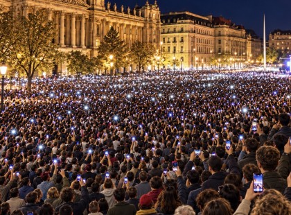 Tegnap este llepték az emberek a Kossuth teret - Utcára vonultak Budapesten, miután...Döbbenet ami történik