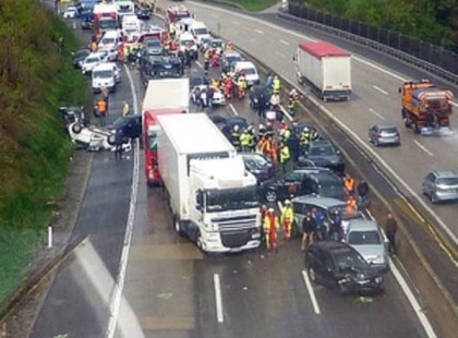 Óriási baleset az autópályán! Közel 3-4 km-es a torlódás.....,30perc az átjutási idő. Cikk a hozzászólásoknál >>>